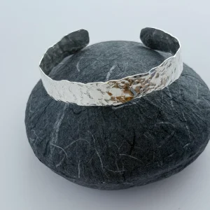 Antique lace textured wavy edged cuff