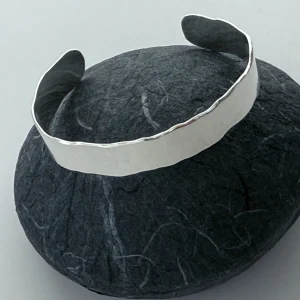 Colleen satin finished cuff