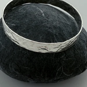 Elodie antique lace textured bangle